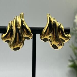 PEP Erwin Pearl Signed Vintage Gold Tone Winged Clip On earrings